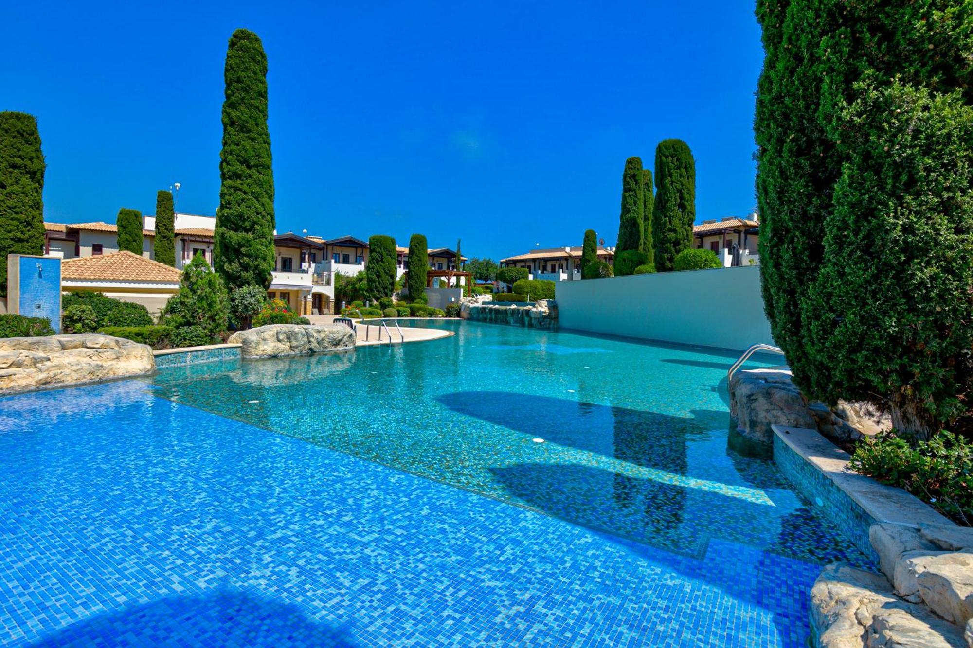 2 Bedroom Apartment Chloe With Communal Pool, Aphrodite Hills Resort Kúklia Kültér fotó
