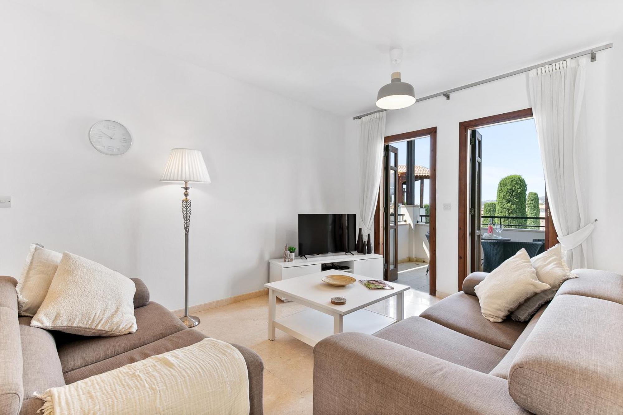 2 Bedroom Apartment Chloe With Communal Pool, Aphrodite Hills Resort Kúklia Kültér fotó