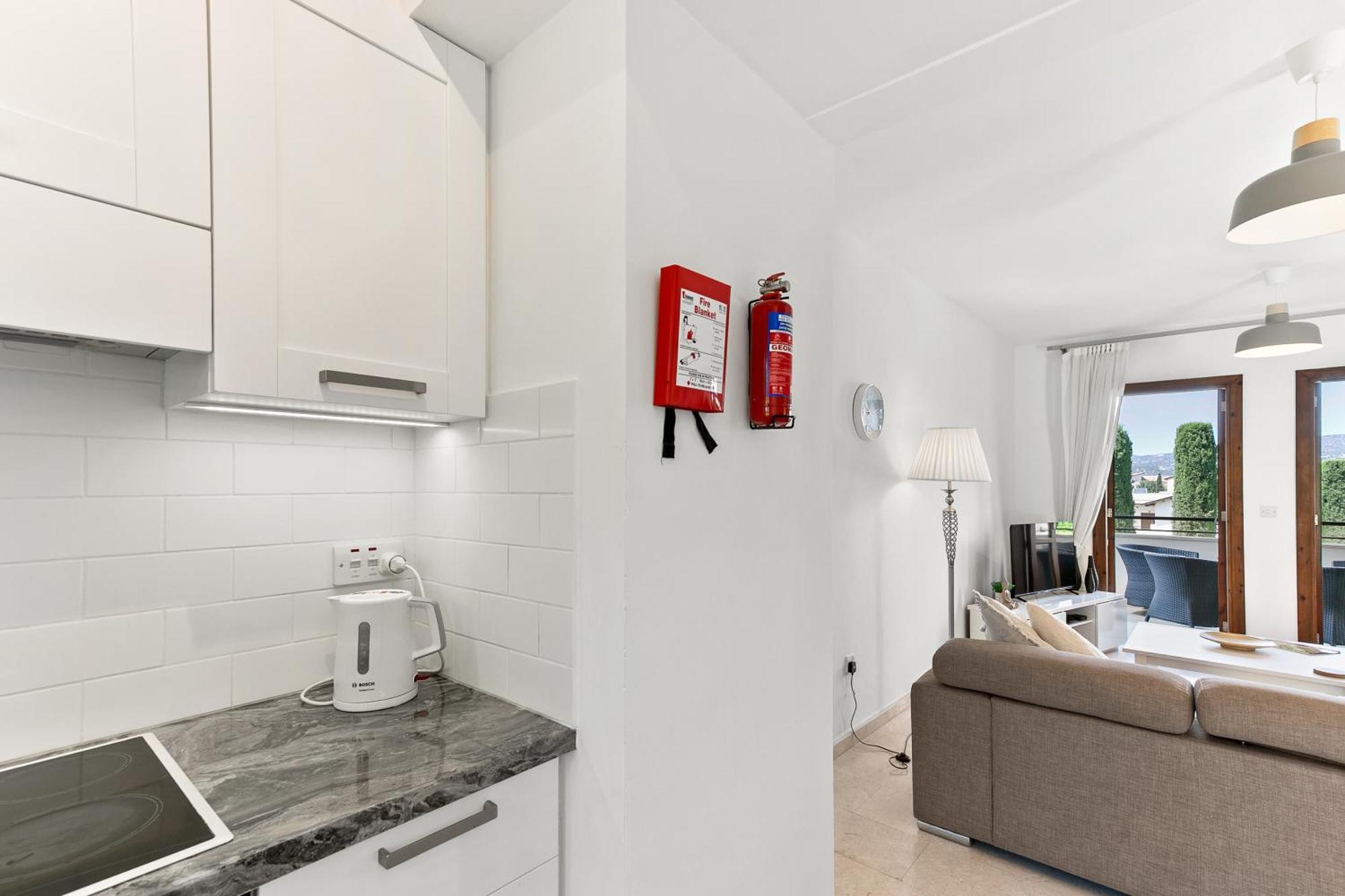 2 Bedroom Apartment Chloe With Communal Pool, Aphrodite Hills Resort Kúklia Kültér fotó