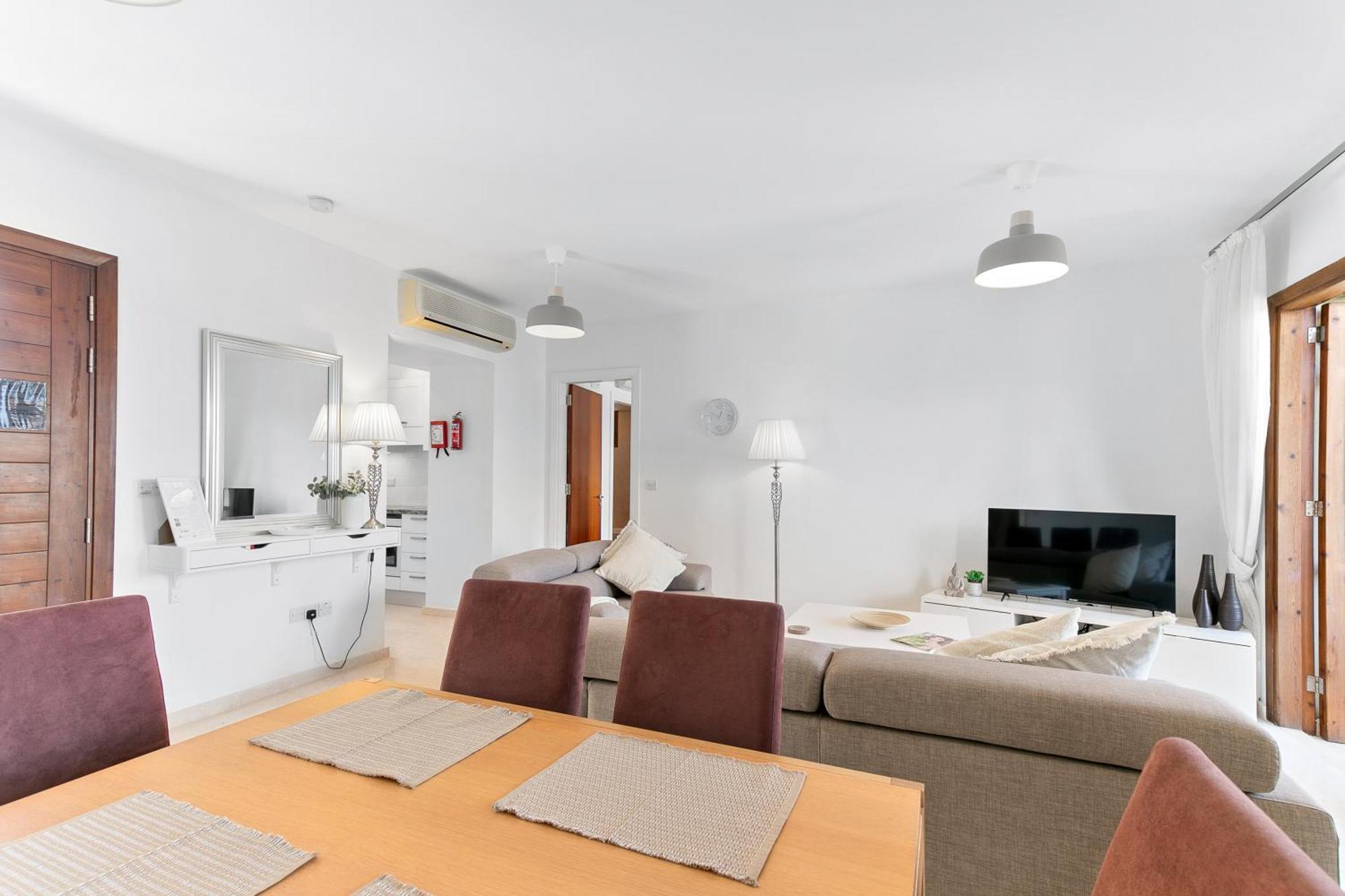 2 Bedroom Apartment Chloe With Communal Pool, Aphrodite Hills Resort Kúklia Kültér fotó