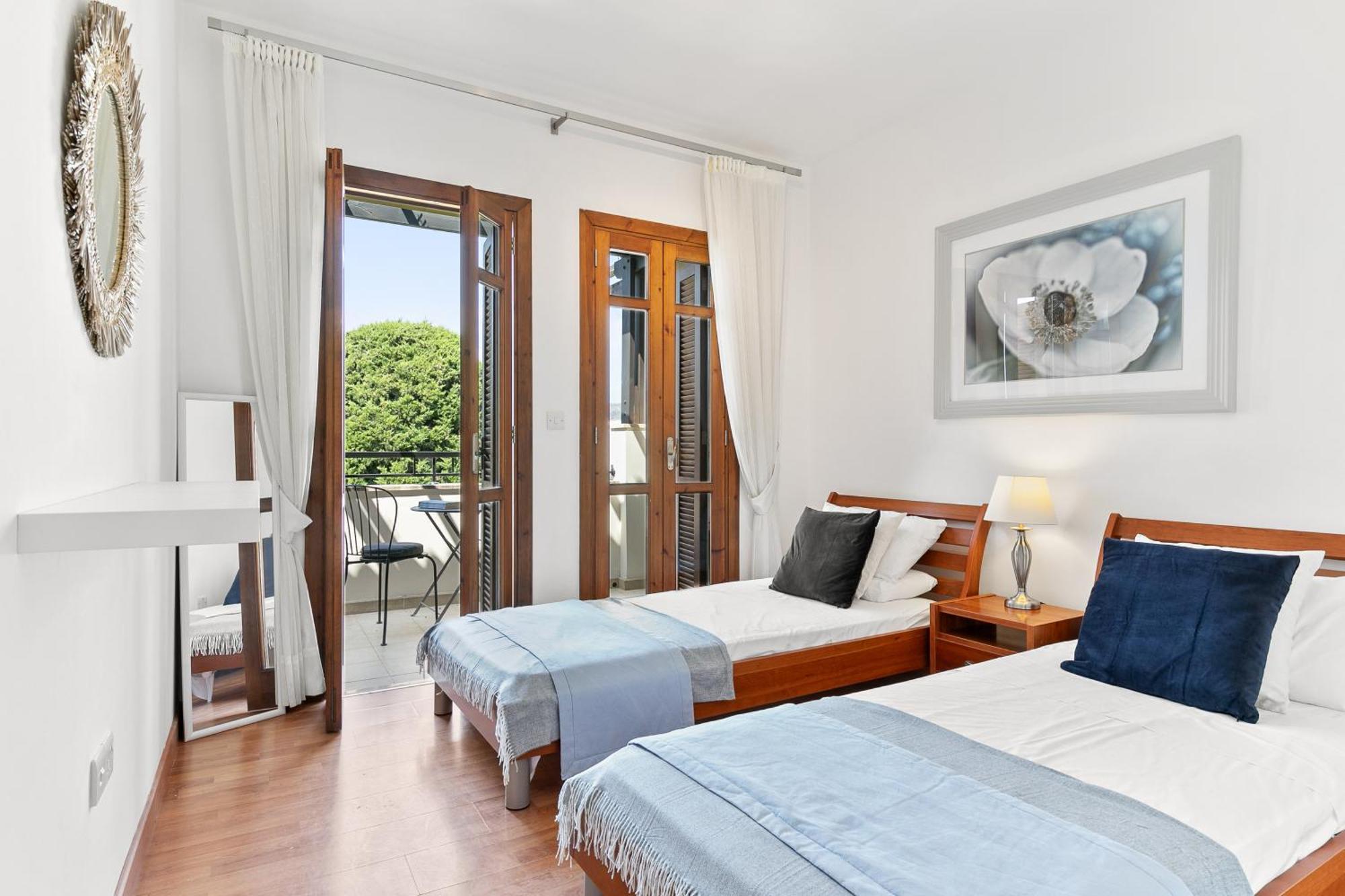 2 Bedroom Apartment Chloe With Communal Pool, Aphrodite Hills Resort Kúklia Kültér fotó